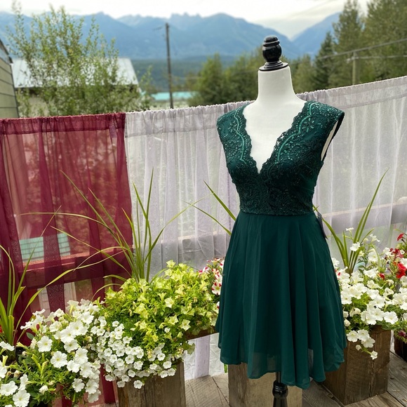 Maniju Dresses & Skirts - 🌟Host pick🌟 sequin and lace party dress